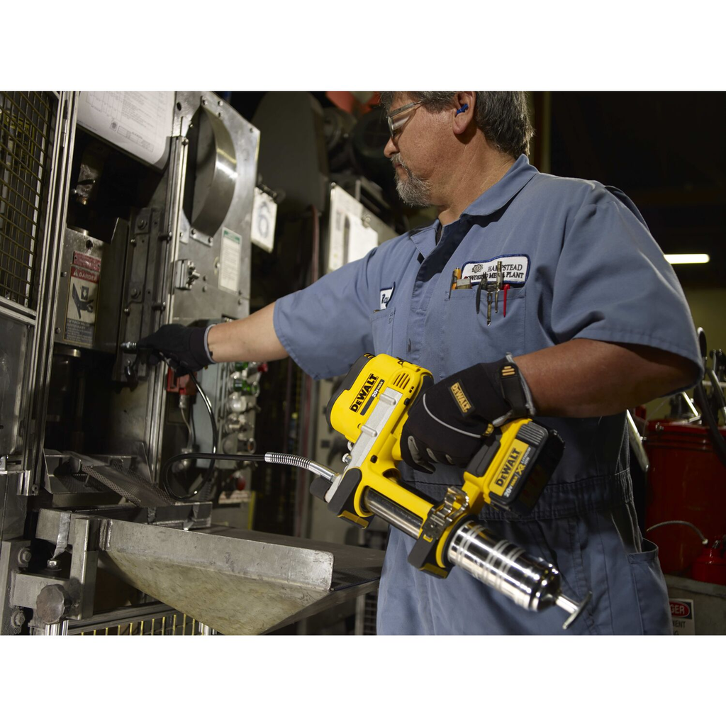 DeWalt 20V Max Cordless Grease Gun Kit