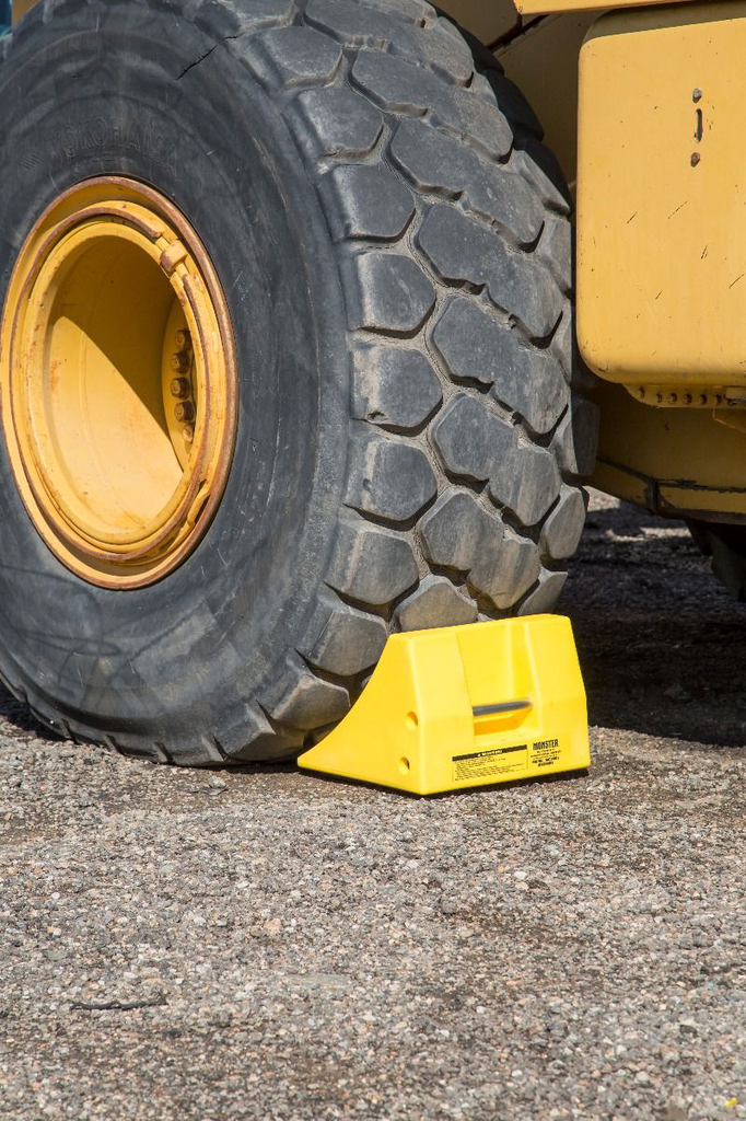 Heavy-Duty Chock 46-65 In Tire Dia 122.5 Ton Capacity MC3009