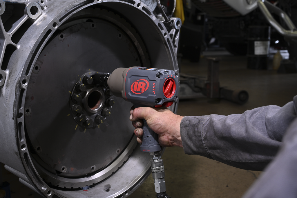 3/4" Air Impact Wrench Quiet 2,000 Ft-Lbs Nut-Busting Torque Maintenance Duty Pistol Grip