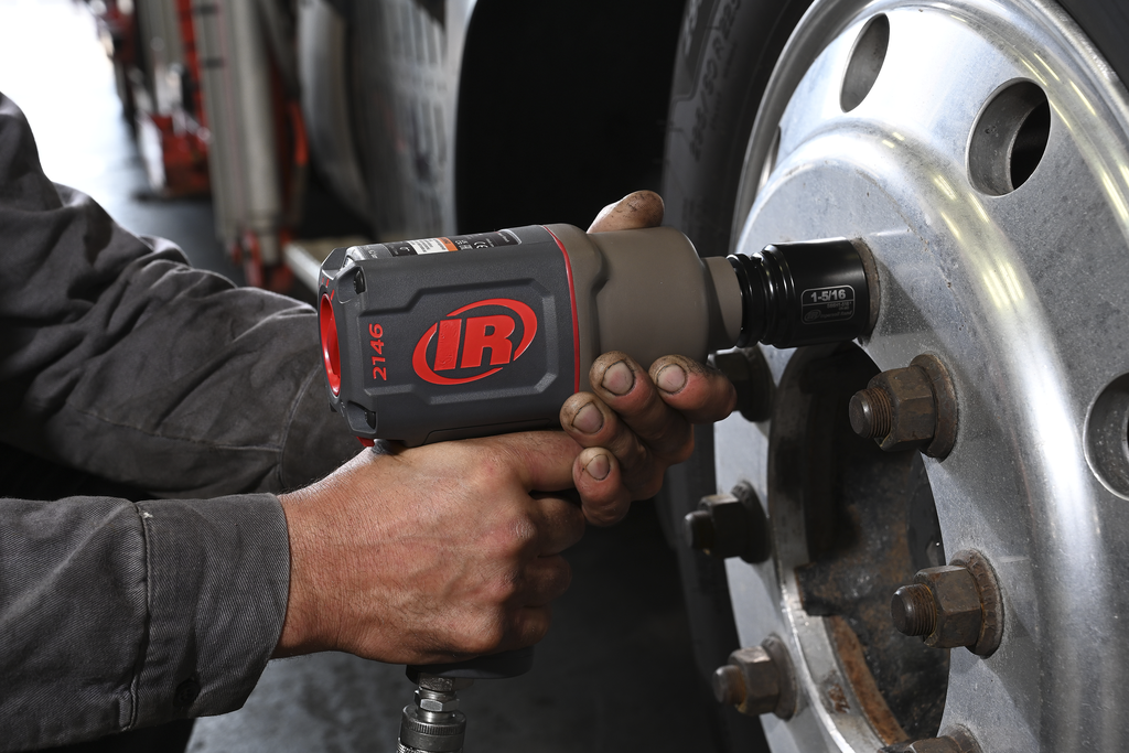 3/4" Air Impact Wrench Quiet 2,000 Ft-Lbs Nut-Busting Torque Maintenance Duty Pistol Grip