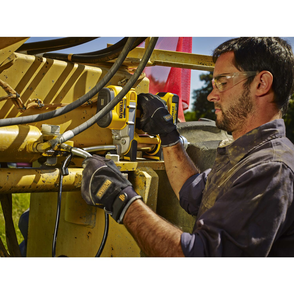 DeWalt 20V Max Cordless Grease Gun Kit