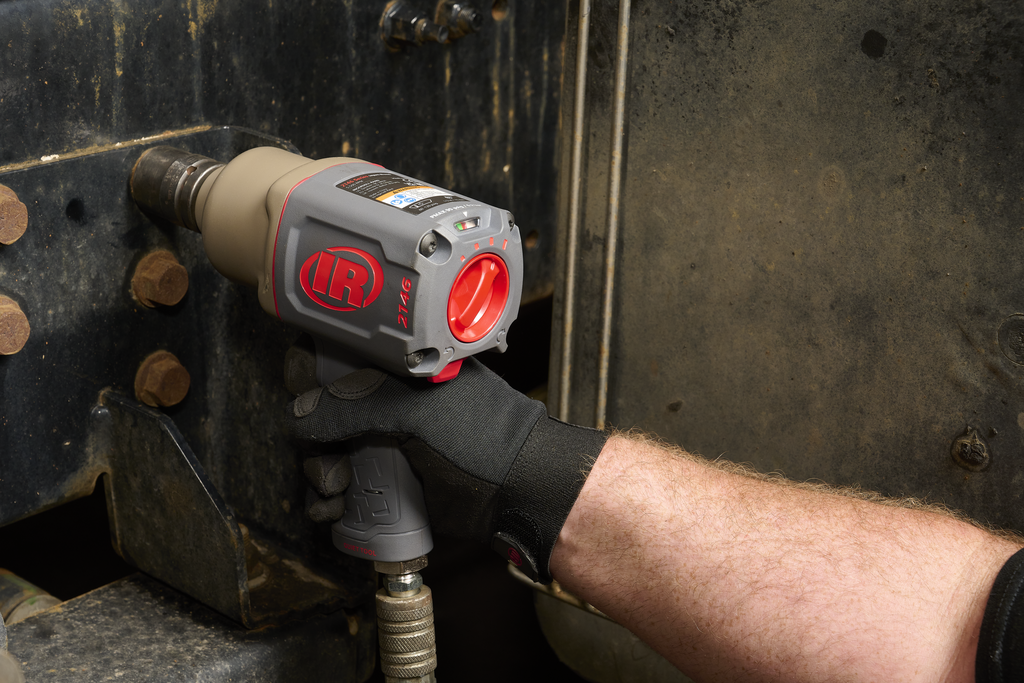 3/4" Air Impact Wrench Quiet 2,000 Ft-Lbs Nut-Busting Torque Maintenance Duty Pistol Grip