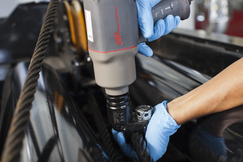 3/4" Drive Air Impact Wrench Quiet 1700 Ft-Lbs Nut-Busting Torque Pistol Grip