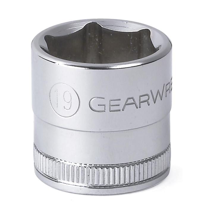 Les douilles GEARWRENCH à entraînement 3/8" sont fabriquées en acier allié pour une durabilité et une résistance maximales. Leur conception à chargement par angle réduit l'arrondissement des fixations et leur ouverture chanfreinée facilite le guidage
