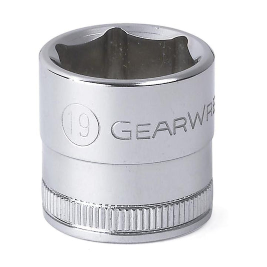 Les douilles GEARWRENCH à entraînement 3/8" sont fabriquées en acier allié pour une durabilité et une résistance maximales. Leur conception à chargement par angle réduit l'arrondissement des fixations et leur ouverture chanfreinée facilite le guidage