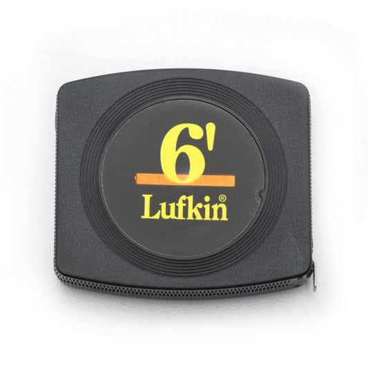 Les mètres rubans de la série Crescent Lufkin® Mezurall sont conçus dans un souci de durabilité et de confort. Dotés d'un boîtier chromé compact et robuste, ces mètres rubans se glissent facilement dans les poches ou les sacs de voyage.